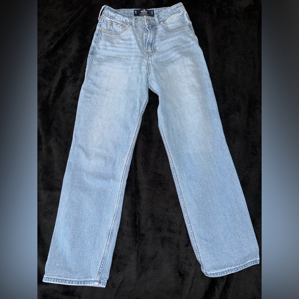 HOLLISTER ULTRA HIGH-RISE VINTAGE STRAIGHT JEANS